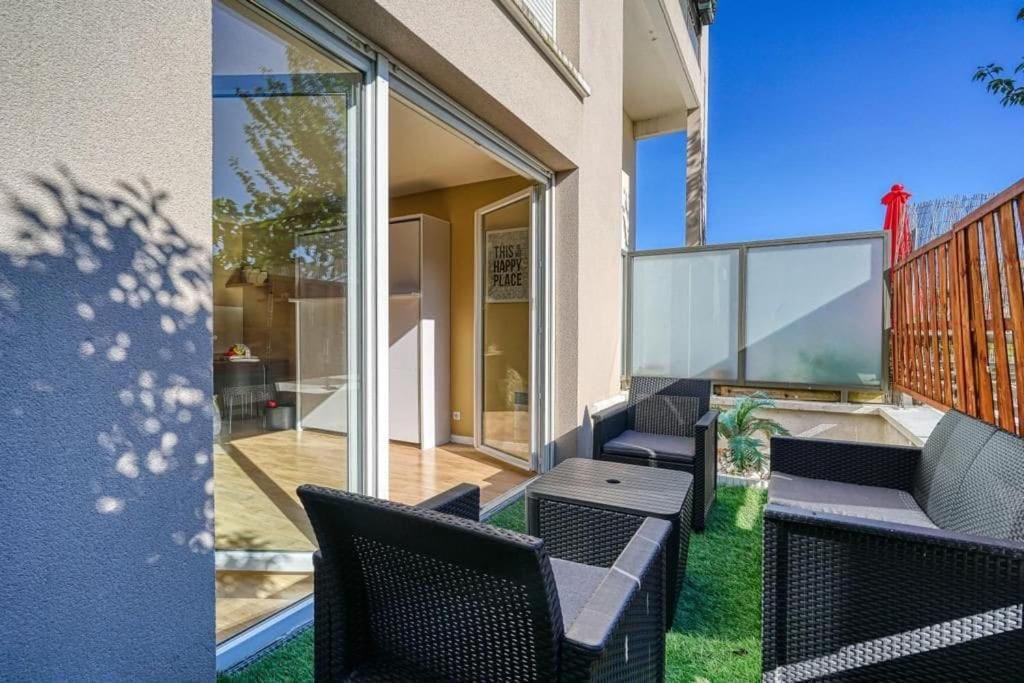 Charmant Studio Avec Terrasse Et Parking Corbeil-Essonnes Exterior photo